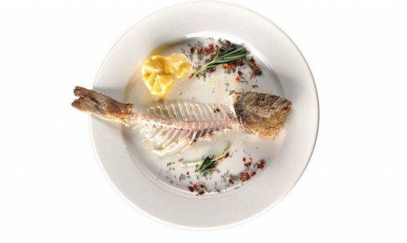 Idą Święta, uwaga na ości! Zdrowie, LIFESTYLE - W pierwszy dzień świąt na SOR w pierwszej kolejności trafią pacjenci z ? ością w gardle. Co robić, a czego nie robić, kiedy spotka nas ta niemiła przygoda, podpowiada dr Piotr Trojanowski, laryngolog ze szpitala Żagiel Med w Lublinie.