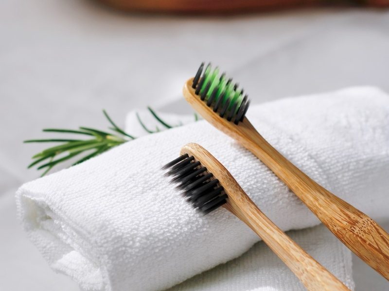 Naturalna pielęgnacja zębów ? produkty bez fluoru? Pasty DIY? Modny trend, czy naprawdę skuteczna ochrona zębów i jamy ustnej?